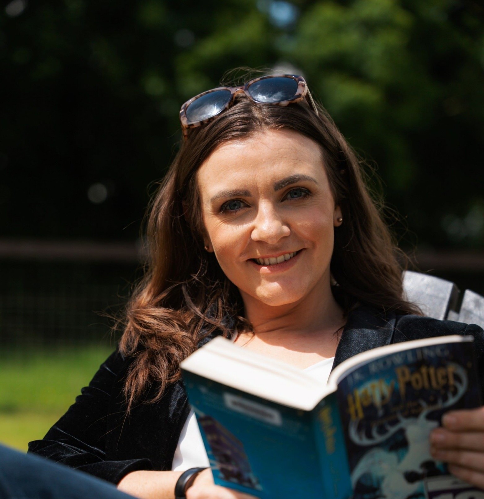 Primary school teacher living with MS urges Ireland to pick up a book for the MS Readathon